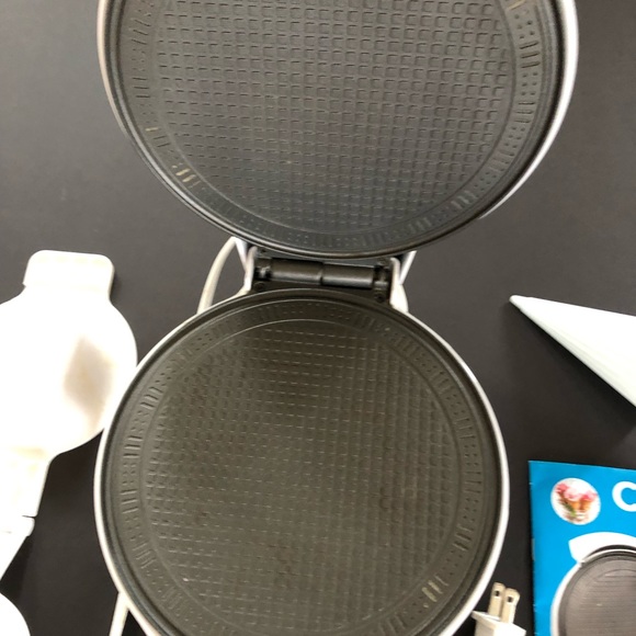CUCINA PRO Waffle Cone and Bowl Maker- Includes Shaper Roller and Bowl Press - Picture 4 of 8